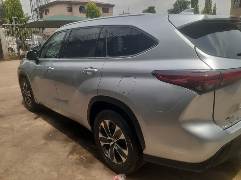 Thumbnail 4 of 2020 Toyota Highlander